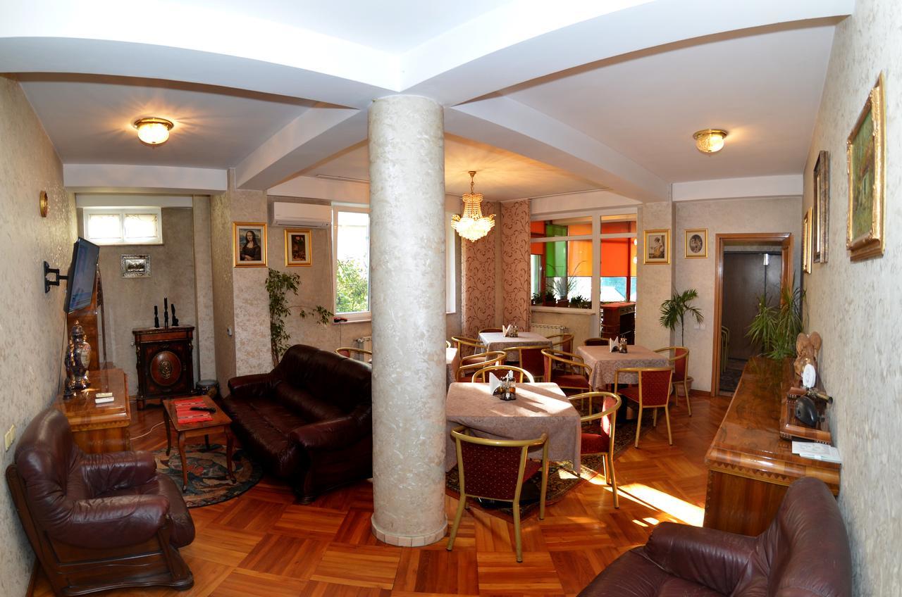 Vila A&B Bukarest Exteriör bild